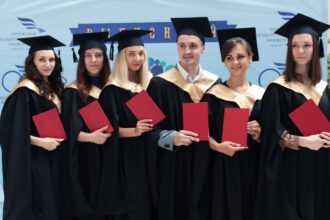 Зачем студенту мантия на вручение диплома